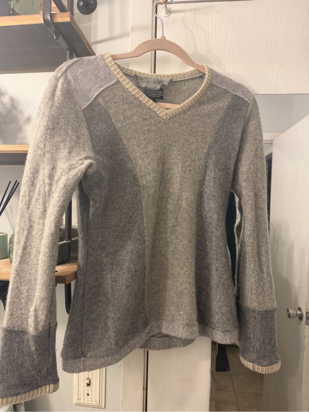 Recycled Cashmere V-Neck Colorblock Wool Sweater - Gray